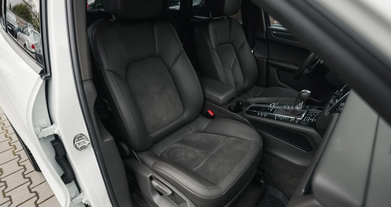 Porsche Macan cena 161990 przebieg: 111600, rok produkcji 2017 z Radków małe 742